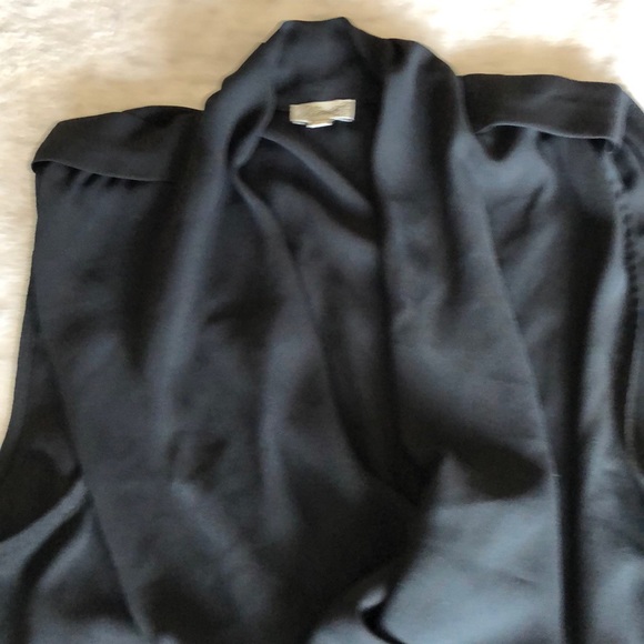 Sleeveless blouse by Kismet - Picture 2 of 2